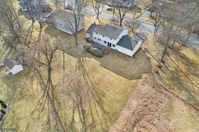 Building Photo - 25 Sandalwood Dr