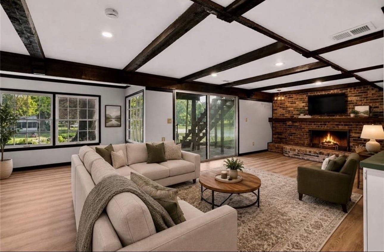Building Photo - 6809 Lakeshore Dr
