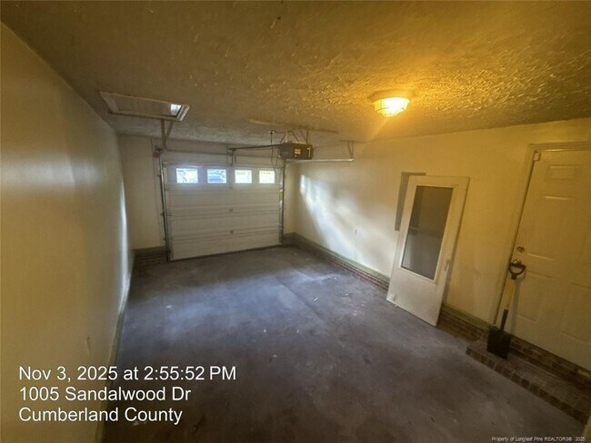 Building Photo - 1005 Sandalwood Dr