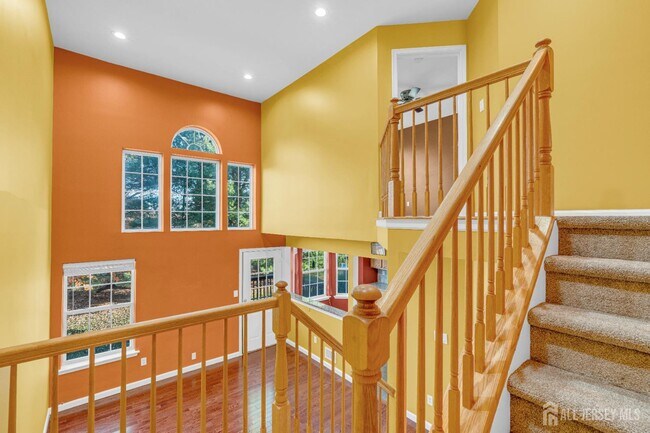 Building Photo - 356 Hawthorne Rd