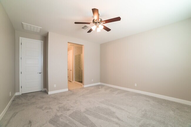 Building Photo - 13359 W Rowel Rd