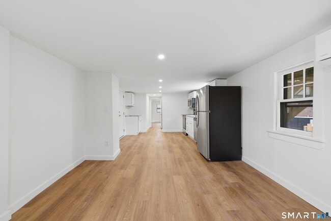 Building Photo - 96 W Main St