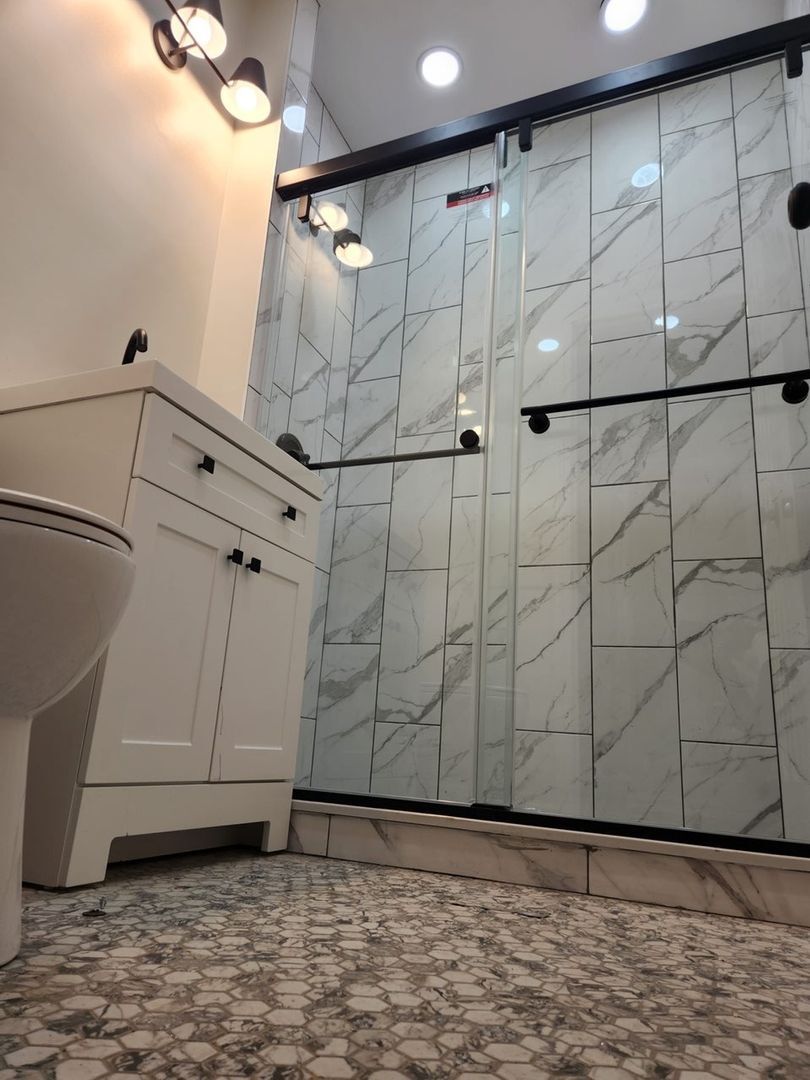 Building Photo - 639 Algona Ave