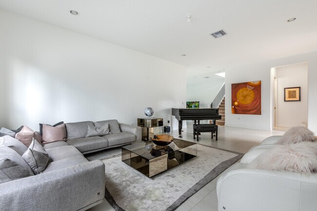 Building Photo - 8131 Laurel Falls Dr