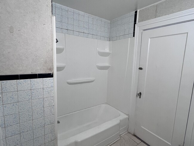 Building Photo - 2104 26th St