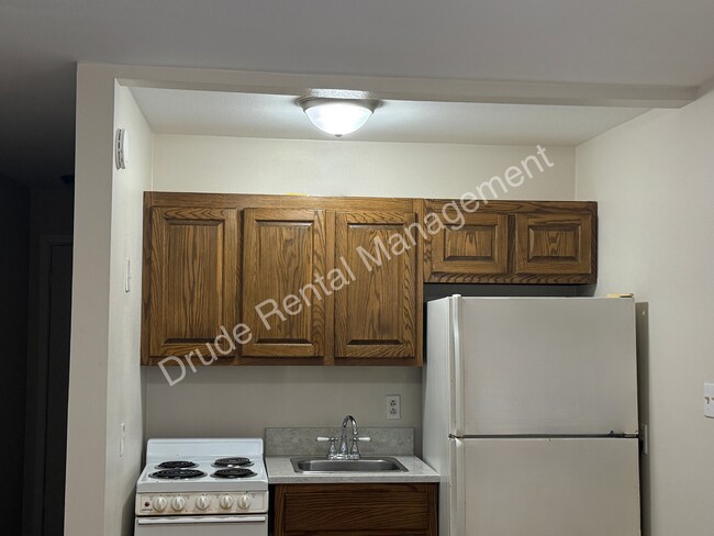 Building Photo - 105 N Ruland St