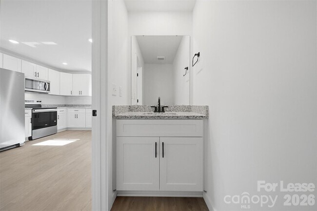 Building Photo - 403 15th Ave SW