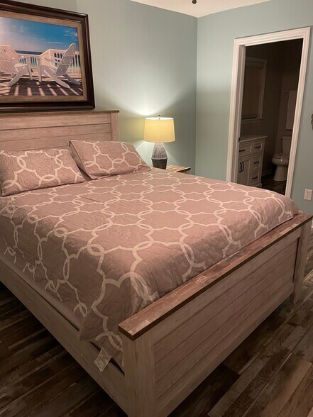 Large Master Bedroom - 420 CABERNET Place