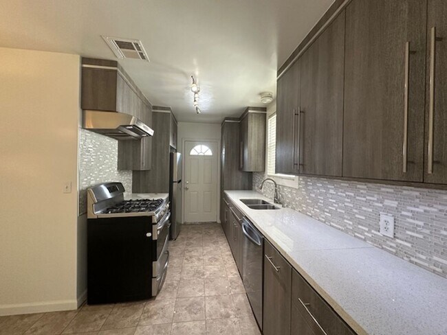 Building Photo - Completely remodeled and located on a quiet tree lines street in a beautiful pocket of Winnetka