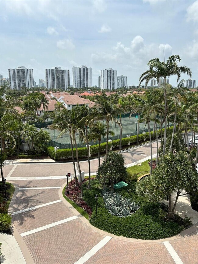 Building Photo - 21050 Point Pl