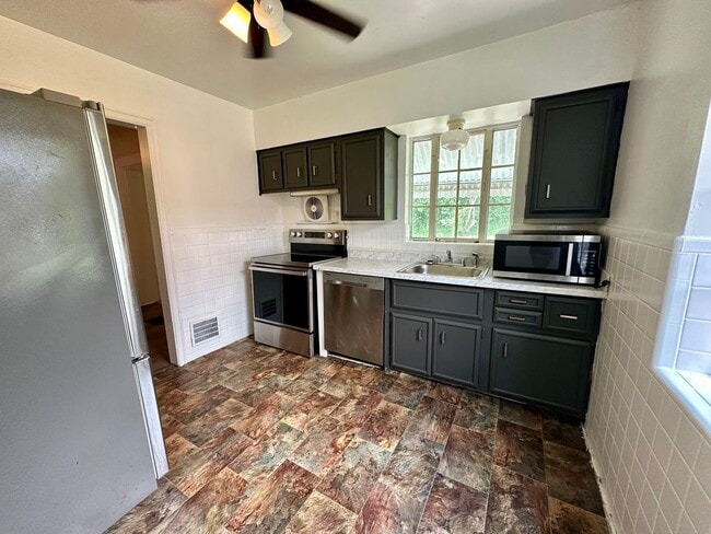 Building Photo - CHEVIOT: Charming 3+ bed 1.5 bath 1 car