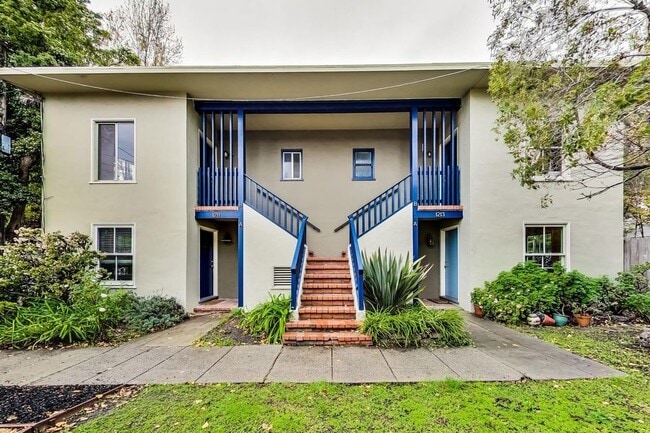 Building Photo - 1213 University Ave