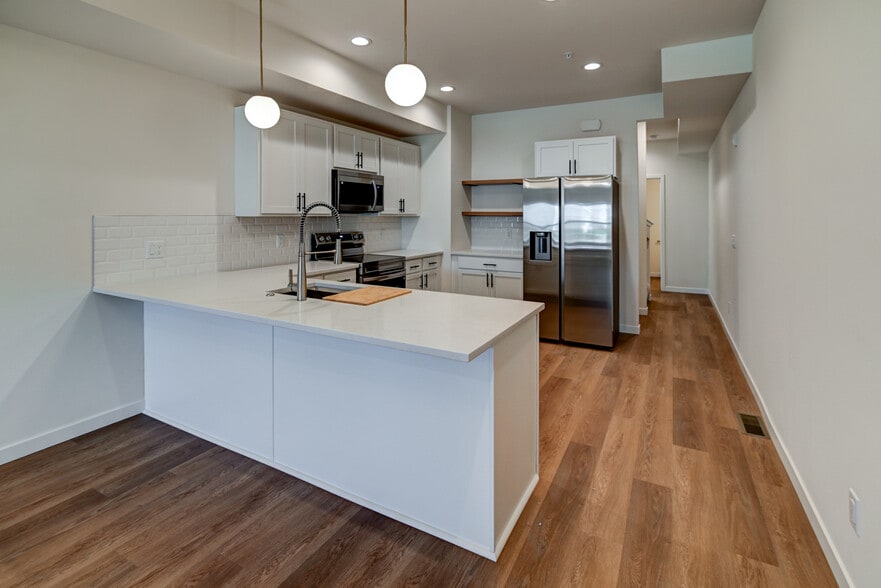 Building Photo - 4879 Lacy Rd