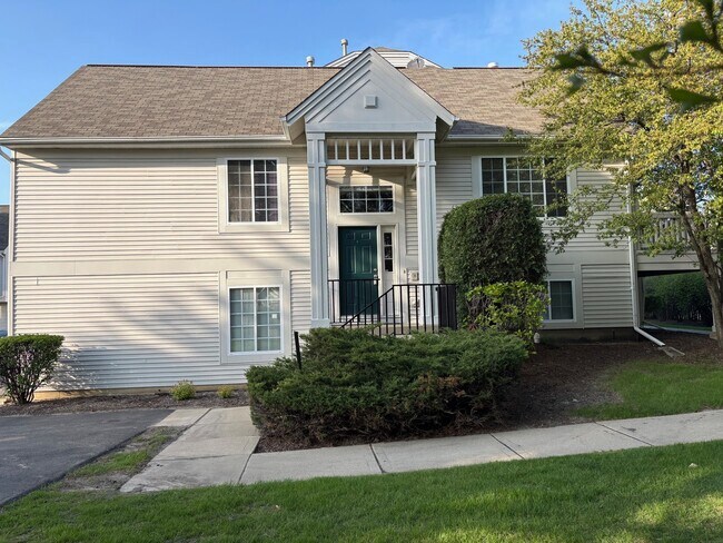 Building Photo - 2419 Oakfield Ct