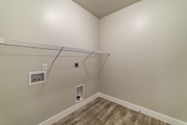 Building Photo - 619 N Emery Ln