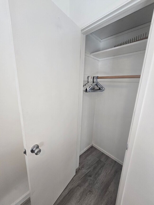 Building Photo - Fully furnished, modern ADU with fully-equipped kitchen shared garden.