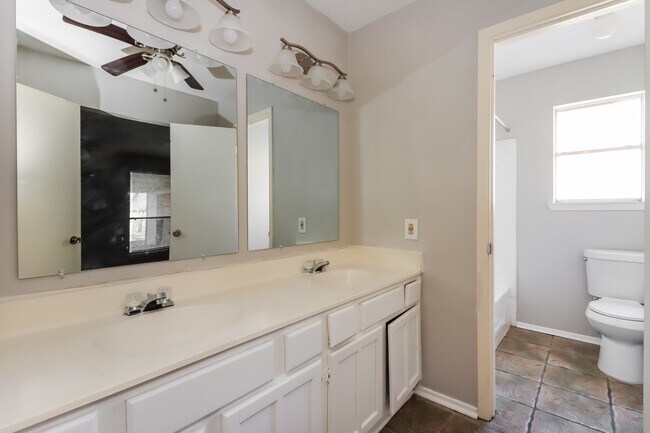 Building Photo - 13916 Bonnercrest Dr