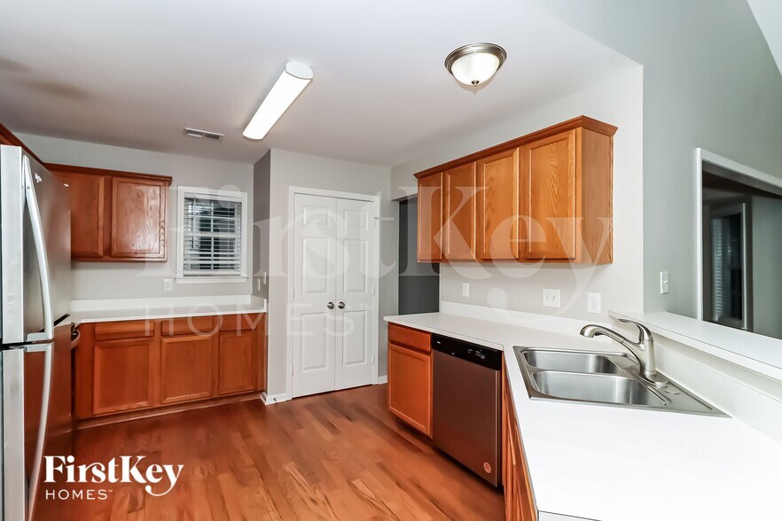 Building Photo - 312 Edgemore Ct