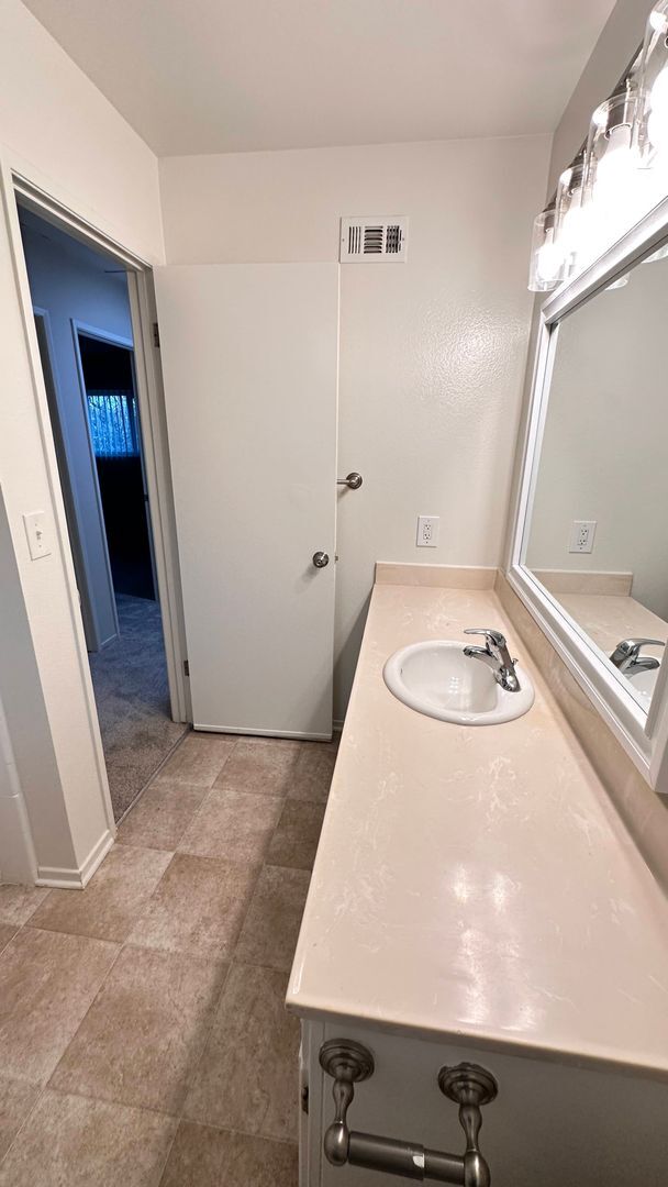 Building Photo - 120A