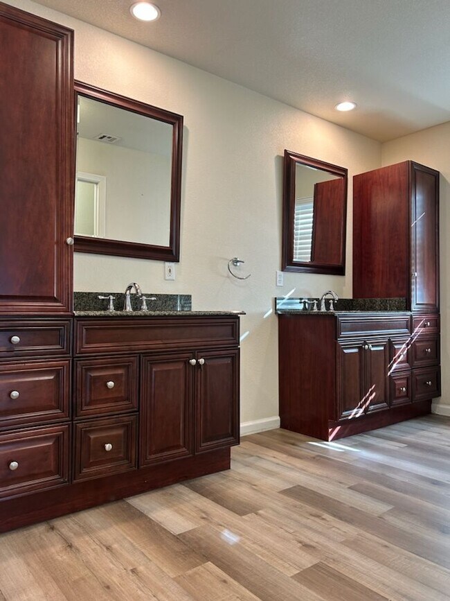 Building Photo - Please contact Vaughn Realty to set up an appointment, 760-446-6561