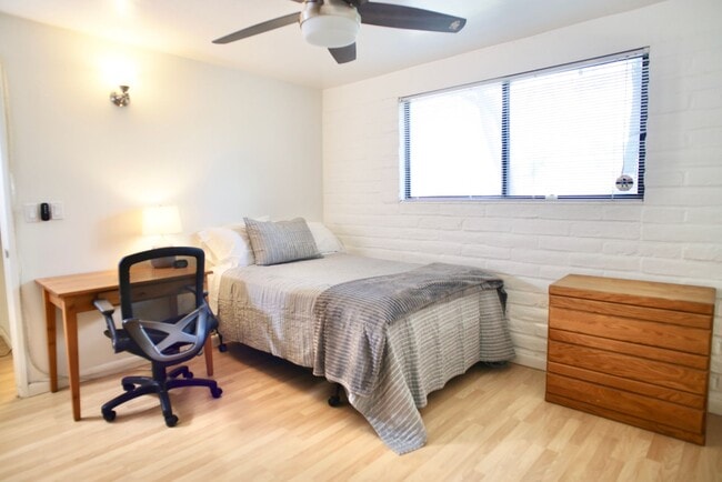 Building Photo - 4 Bedroom Furnished in Catalina Foothills with Pool