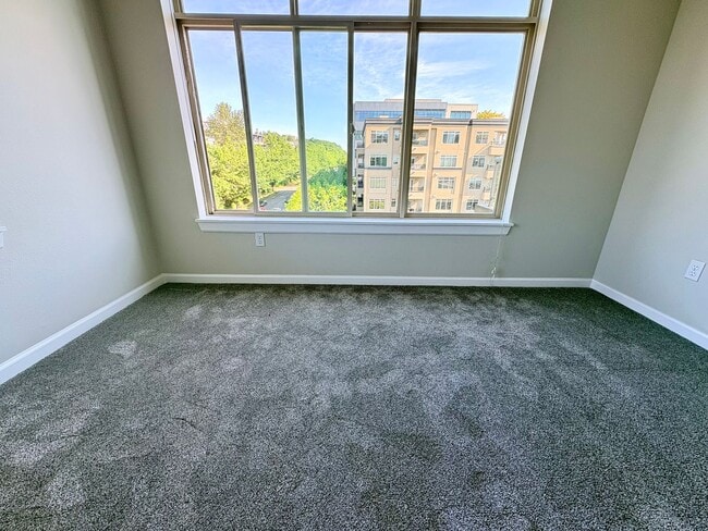 Building Photo - Top-Floor Corner 2BR with Lake Union Views + Garage Parking Included!