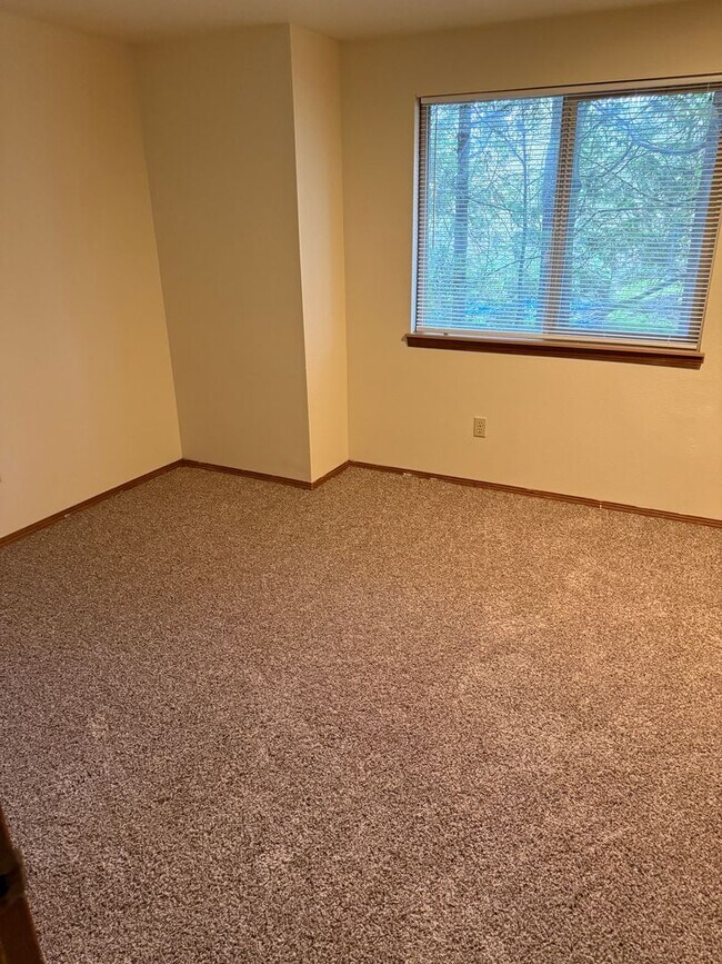 Building Photo - SW Karla Ct.