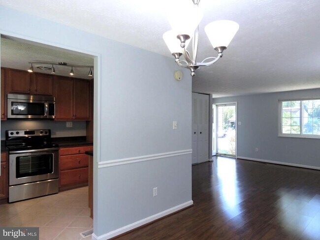 Building Photo - 7125 Vantage Dr