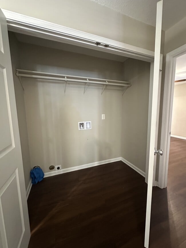 Building Photo - 128 Branch St