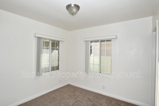 Building Photo - 129 S 11th St