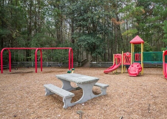 Building Photo - Spacious Ranch in the center of Richmond Hill