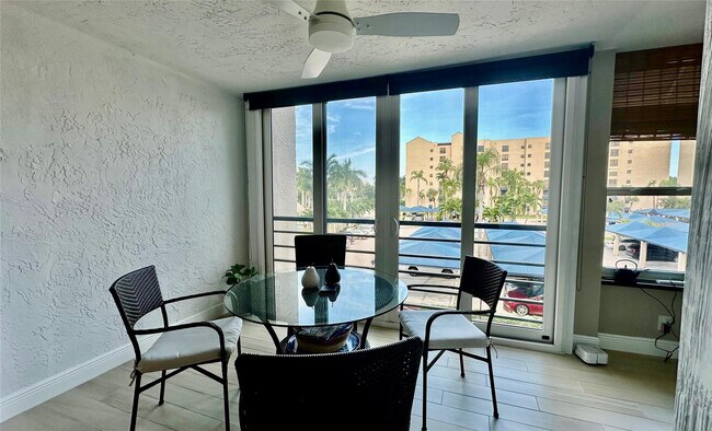 Building Photo - 7582 Regency Lake Dr