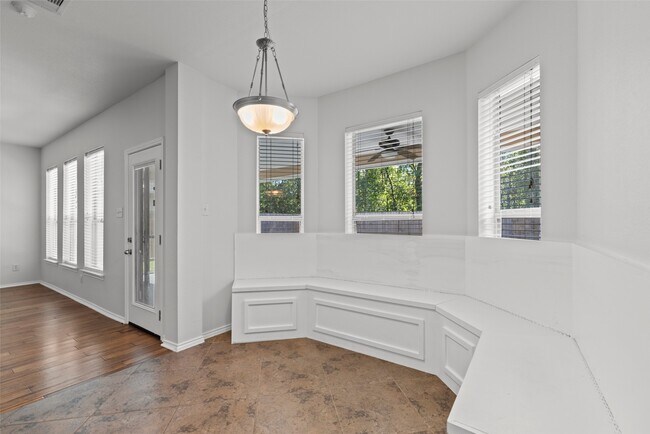 Building Photo - 12850 Pecan Shores Dr