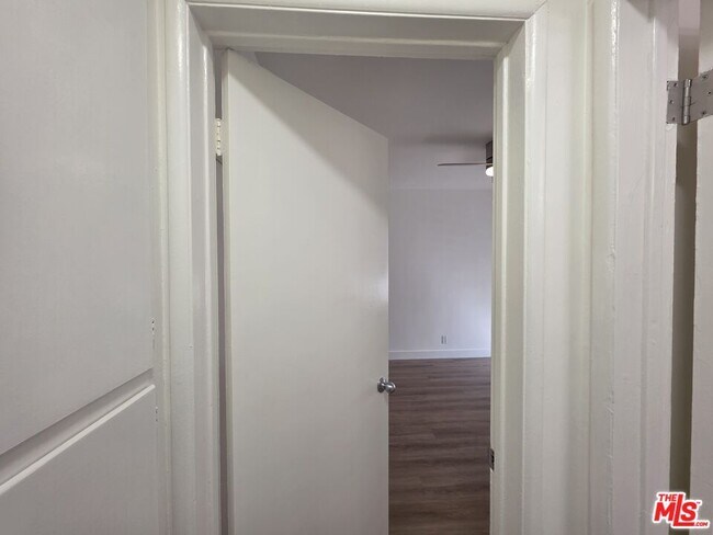 Building Photo - 1224 N Fairfax Ave