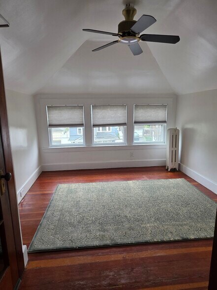 Building Photo - 164 Laurel Pl