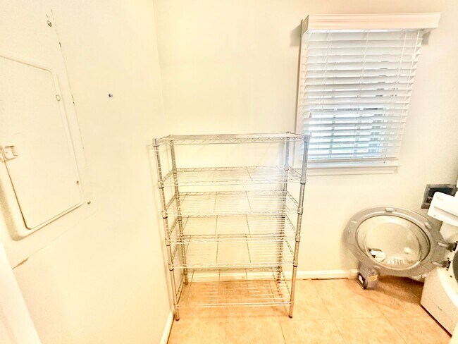 Building Photo - 621 Hanover Ct