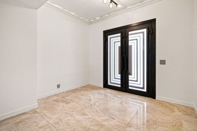 Building Photo - 3184 Dona Sarita Pl