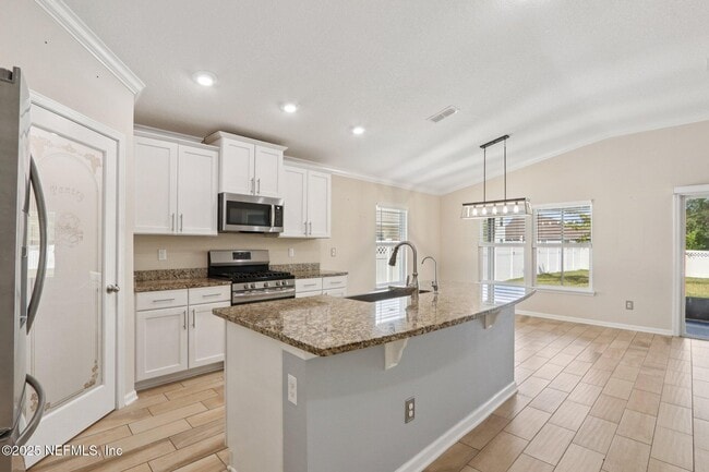 Building Photo - 649 Shetland Dr