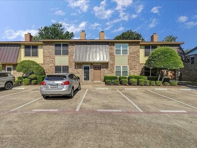 Building Photo - 1005 Vedral Pl