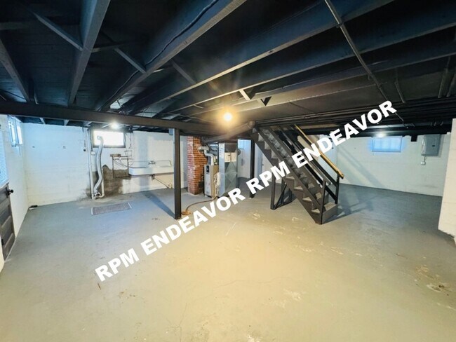 Building Photo - Downtown St. Charles 4BR Home | Walk to Main Street | Garage + Yard