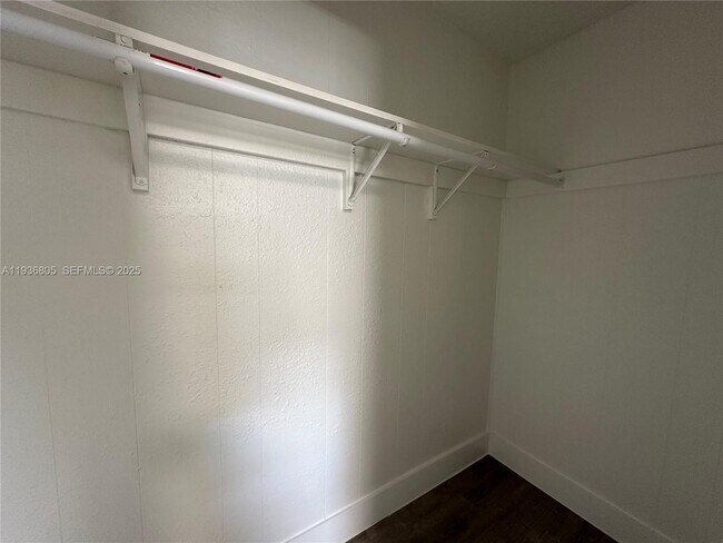 Building Photo - 116 NW 2nd Ave