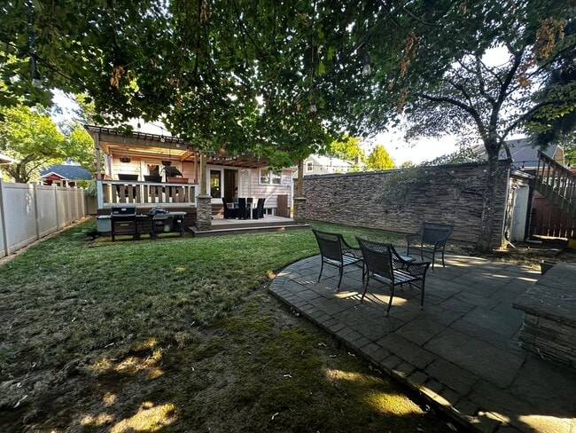 Building Photo - WestMoreland Gem! Portland Original, Huge ...