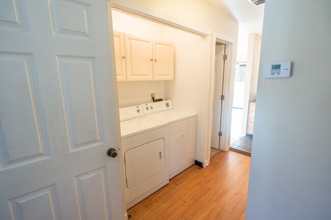 Building Photo - 2/2.5 Gated Community near FSU with Water ...