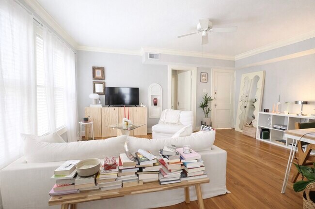 Building Photo - 1656 Kipling St