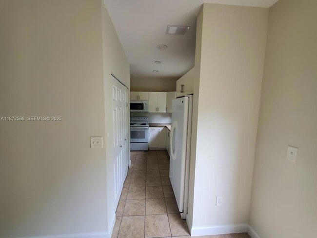 Building Photo - 2531 NE 41st Terrace