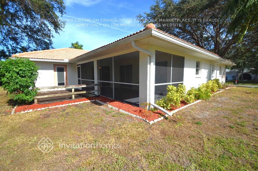 Building Photo - 2201 Lakewood Dr
