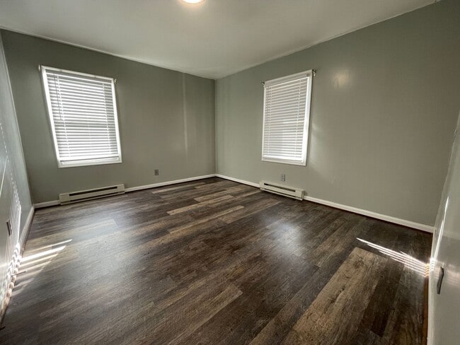 Building Photo - One story duplex