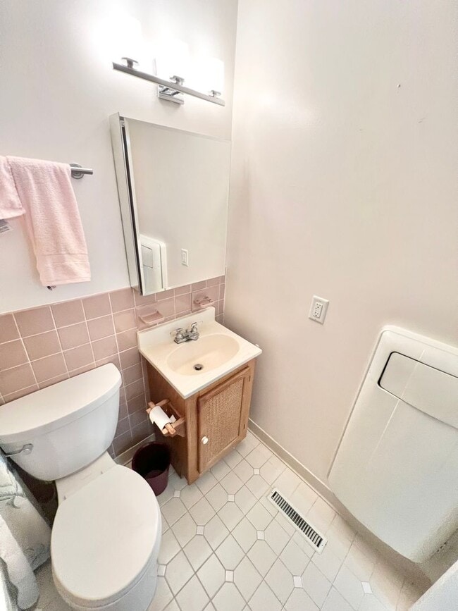 Building Photo - ***Waterfront Condo W/S/T INCLUDED!