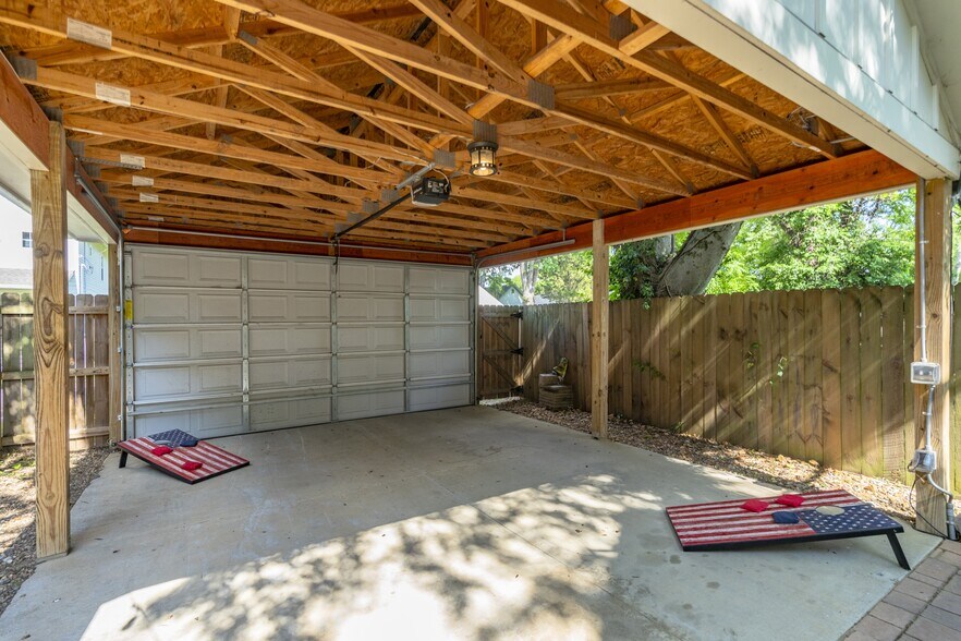 Garage Carport - 1910 11th Ave N