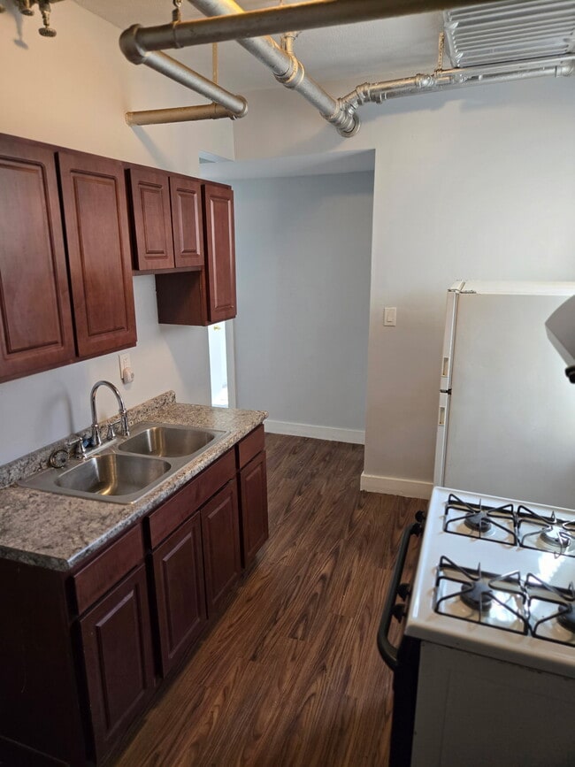 Building Photo - 8054 s Hermitage